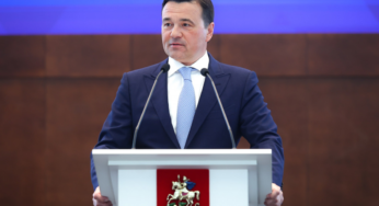 Губернатор Подмосковья пообещал с 1 июля индексацию на 8-10% зарплат социальных работников