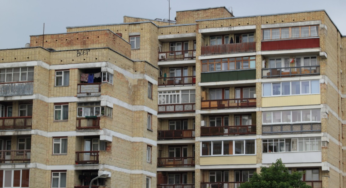 Юрист Толмачев пояснил, как реально наказать соседа за вандализм в подъезде