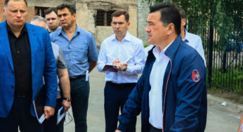 Андрей Воробьев поведал о стихийном мемориале у завода в Сергиевом Посаде