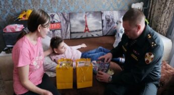 В рамках всероссийской акции «Елка желаний» Росгвардия поздравила девочку из Тамбовской области