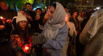 Молодежь Москвы доставила благодатный огонь из Внуково в храмы столицы