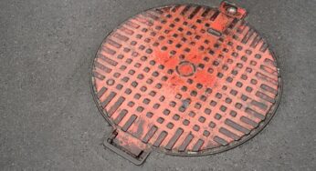 В Челябинске рабочего затянуло в коллектор во время ремонта