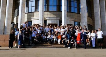 «Зарядка дружбы» – в МГУ прошёл спортивно-музыкальный флешмоб