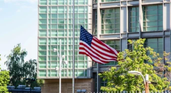 Трамп не стал лично встречать прибывшего в Белый дом Макрона