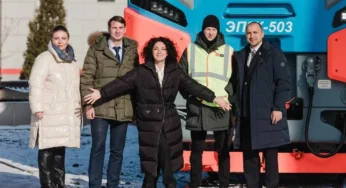 Депутат Мосгордумы Сабина Цветкова провела экскурсию для воспитанника Московского детского дома в локомотивном депо Октябрьской железной дороги