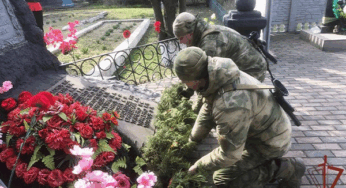 Росгвардейцы в Запорожской и Херсонской областях привели в порядок памятники защитникам Родины